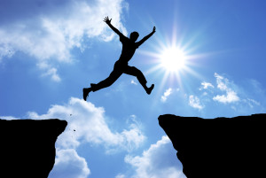 Angrib jobmarkedet før det angiber dig