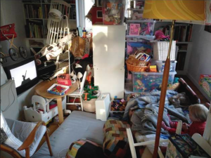 Citatuddrag fra fremtidsforsker Liselotte Lyngsø: »Før var lagre på loft og i kældre lig med rigdom. Nu er besiddelse lig med lidelse.